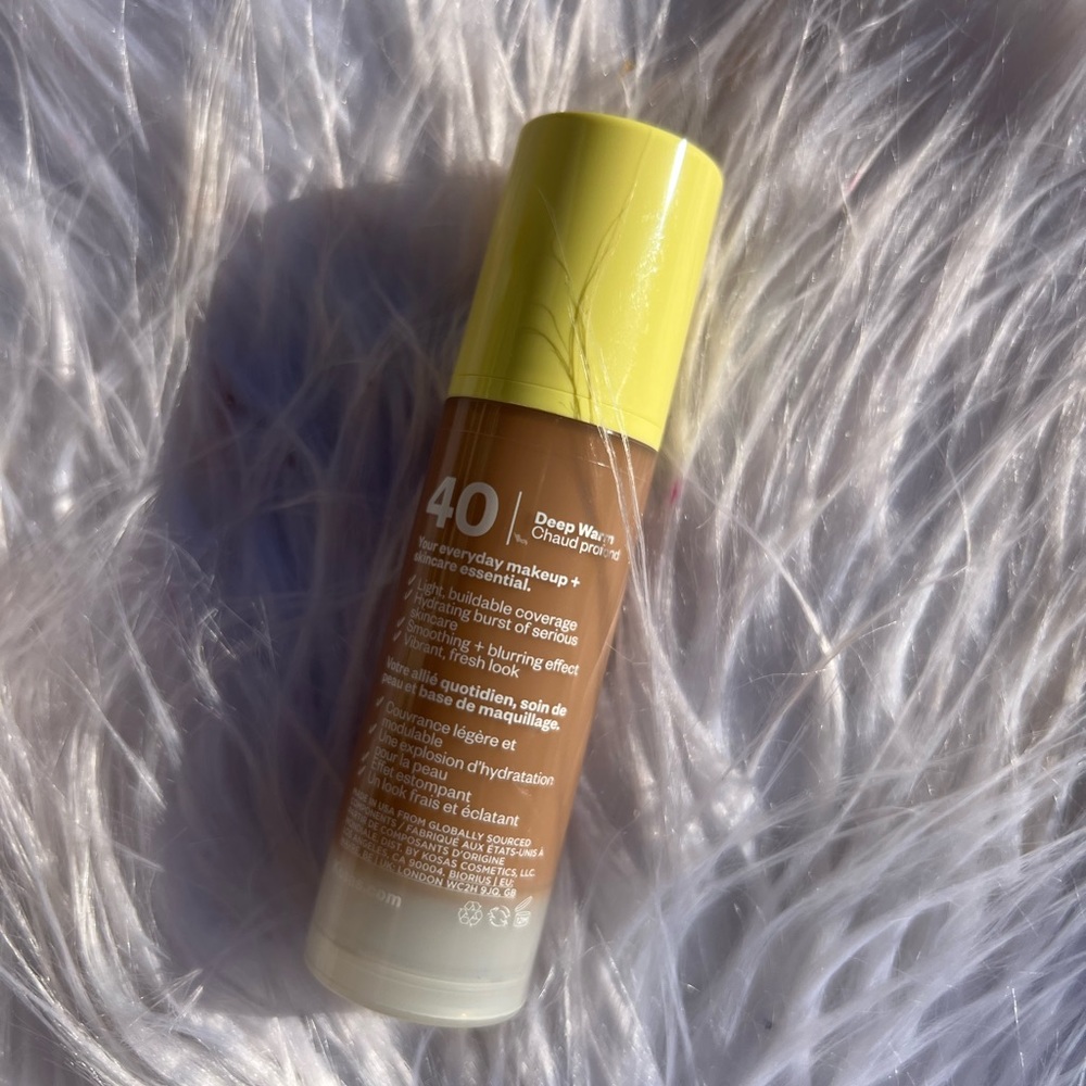 BB Burst
Tinted Gel Cream
Deep Warm 40
Deep with warm undertones - Picture 5 of 6
